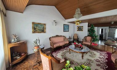 Bella y amplia casa para Venta en Niza