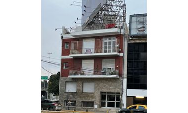 Amplio y luminoso 4 amb sobre Av. Del Libertador. SIN EXPENSAS.