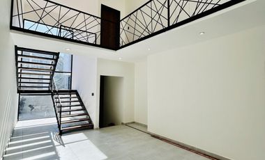 Casa en venta con habitación en planta baja- Fracc. Privado Monte Magno