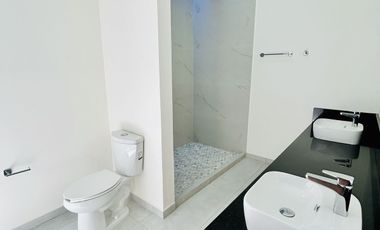 Casa en venta con habitación en planta baja- Fracc. Privado Monte Magno