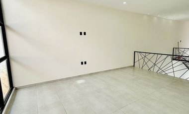 Casa en venta con habitación en planta baja- Fracc. Privado Monte Magno