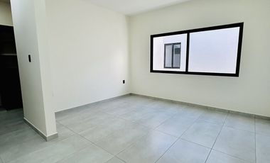 Casa en venta con habitación en planta baja- Fracc. Privado Monte Magno