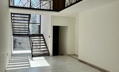 Casa en venta con habitación en planta baja- Fracc. Privado Monte Magno