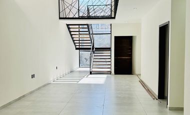 Casa en venta con habitación en planta baja- Fracc. Privado Monte Magno