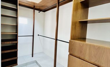 Casa en venta con habitación en planta baja- Fracc. Privado Monte Magno