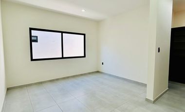 Casa en venta con habitación en planta baja- Fracc. Privado Monte Magno