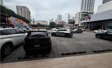 LOCAL / OBARRIO / PLAZA COMERCIAL SPOT 74 / 147M / PLANTA BAJA / VACIO