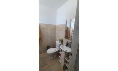 En venta casa 2 pisos y 4 habitaciones sector Manta azul
