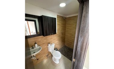 En venta casa 2 pisos y 4 habitaciones sector Manta azul