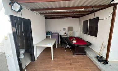 En venta casa 2 pisos y 4 habitaciones sector Manta azul