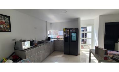 En venta casa 2 pisos y 4 habitaciones sector Manta azul