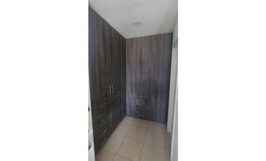 En venta casa 2 pisos y 4 habitaciones sector Manta azul