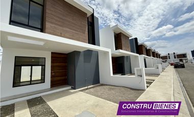 Casa semiamoblada pro estrenar en Urb. Baru, cerca de las playas Manta