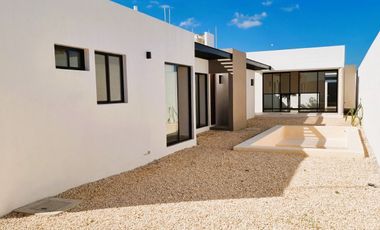 Casa en venta de una planta en privada al norte de Mérida