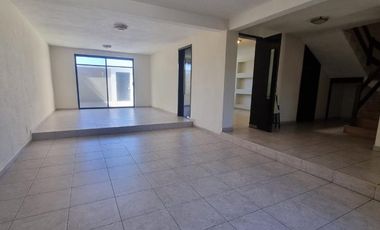 CASA EN RENTA, VILLAS KENT, METEPEC, EDO. DE MÉX.