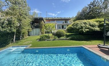 Regia casa  Cerró Calán, Los Dominicos