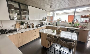 Regia casa  Cerró Calán, Los Dominicos