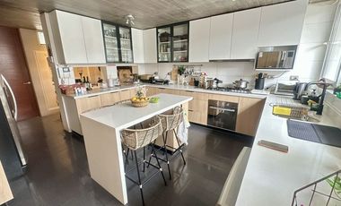 Regia casa  Cerró Calán, Los Dominicos