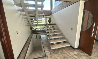 Regia casa  Cerró Calán, Los Dominicos