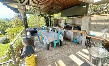 Regia casa  Cerró Calán, Los Dominicos