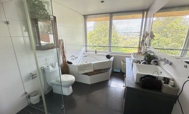 Regia casa  Cerró Calán, Los Dominicos