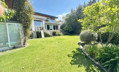 Regia casa  Cerró Calán, Los Dominicos