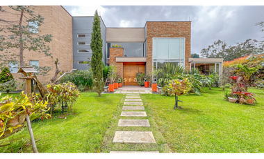 Venta de Casa en Conjunto Campestre Envigado