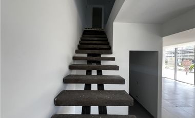 SE ARRIENDA LOCAL DUPLEX EN ENVIGADO AV LAS VEGAS