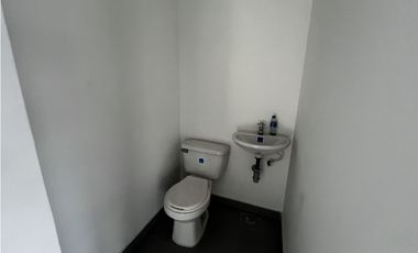 SE ARRIENDA LOCAL DUPLEX EN ENVIGADO AV LAS VEGAS