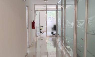 SE RENTA OFICINA AMUEBLADA EN PLANTA ALTA