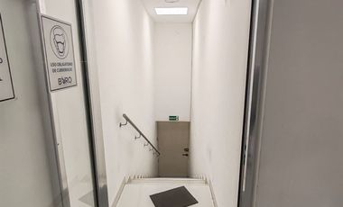 SE RENTA OFICINA AMUEBLADA EN PLANTA ALTA
