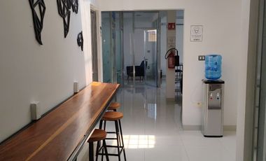 SE RENTA OFICINA AMUEBLADA EN PLANTA ALTA