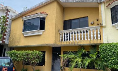 Casa en Venta calle Nuevo León, Col. Petrolera. Coatzaocoalcos