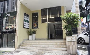 LOCAL COMERCIAL (106 M2) / PLAZA PENTA - RM