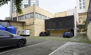 LOCAL COMERCIAL (106 M2) / PLAZA PENTA - RM