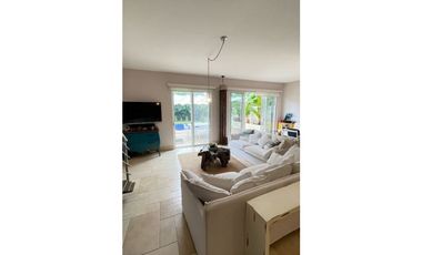 SE VENDE APARTAMENTO PLANTA BAJA CON PISCINA,  EN BUENAVENTURA