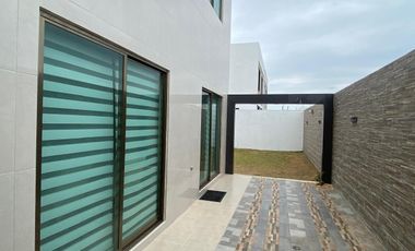 Casa Amueblada en Renta, Fracc. La Jolla. Coatzacoalcos