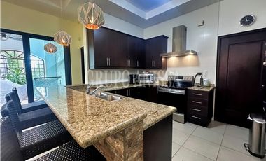 Se Vende hermosa Casa en Hacienda Pacífica con Casita de Huéspedes
