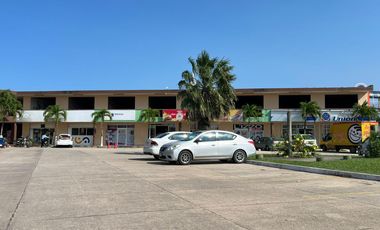 Local en Renta Av. Universidad Km. 12, Col. Lomas de Barrrilas, Coatzacoalcos, Ver