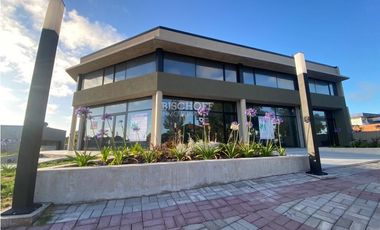 VENTA EN BLOCK DE EXCELENTES LOCALES SOBRE BOULEVARD