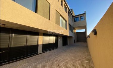 VENTA EN BLOCK DE EXCELENTES LOCALES SOBRE BOULEVARD