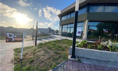 VENTA EN BLOCK DE EXCELENTES LOCALES SOBRE BOULEVARD