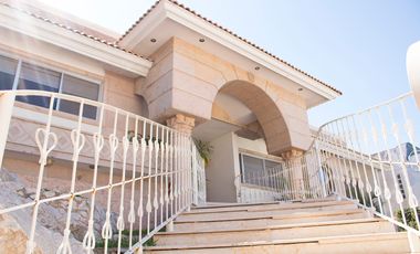 CASA EN VENTA EN LAS ROSAS