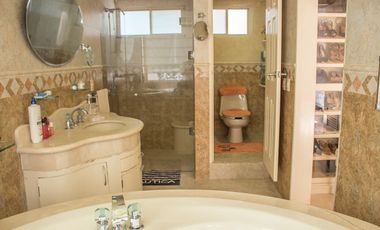 CASA EN VENTA EN LAS ROSAS