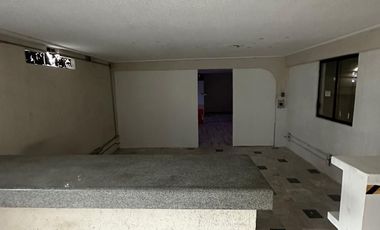 Bodega sobre Av. 5 de Feb
