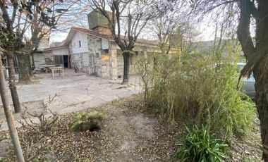 VENTA CHALET DE 4 DORMITORIOS CON 1.000M2 A RECICLAR