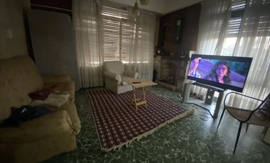 VENTA CHALET DE 4 DORMITORIOS CON 1.000M2 A RECICLAR