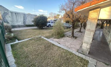 VENTA CHALET DE 4 DORMITORIOS CON 1.000M2 A RECICLAR