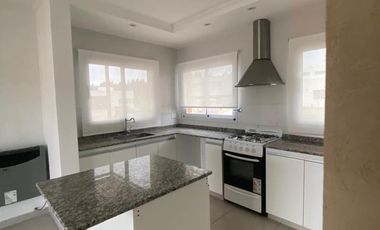 Casa en venta con renta - Barrio Santa Inés, Canning