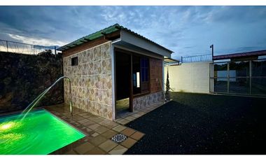 Casa campestre con piscina en venta - Santa Elena El Cerrito Valle